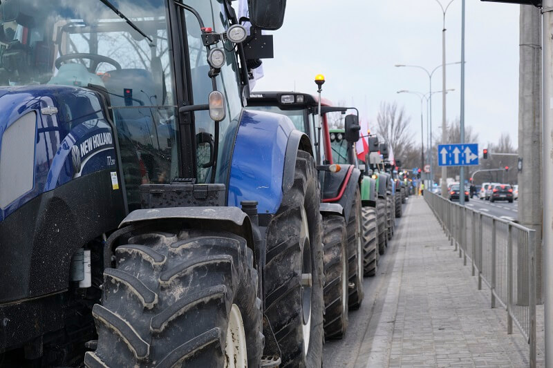 Protest AgroUnii w Lublinie. Rolnicy rozdawali jabłka. Była grochówka i kiełbaski z grilla 14 protest rolników agrounia lublin