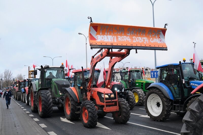 Protest AgroUnii w Lublinie. Rolnicy rozdawali jabłka. Była grochówka i kiełbaski z grilla 15 protest rolników agrounia lublin