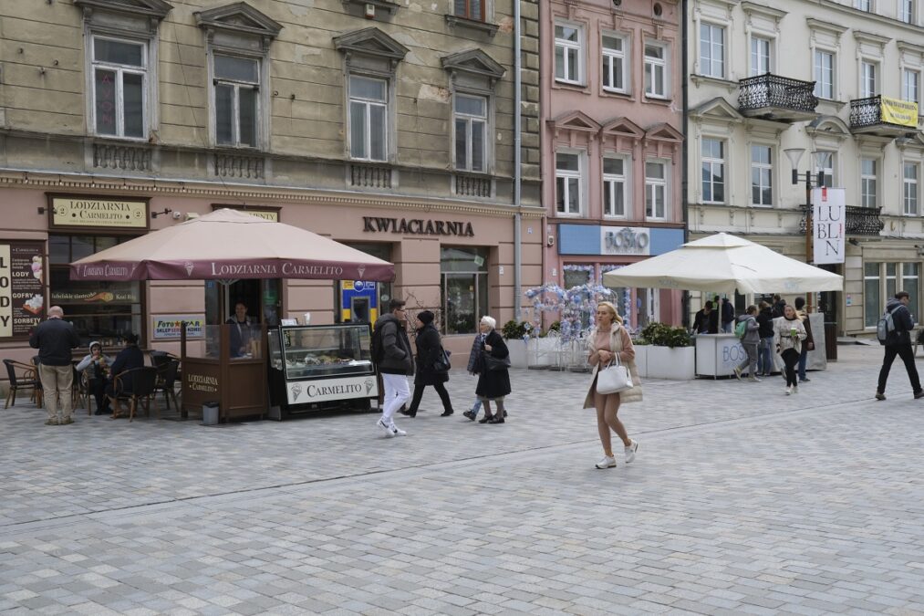 Przed lokalami na deptaku i Starym Mieście stoją już pierwsze ogródki gastronomiczne 1 Ogródki gastronomiczne lodziarni Carmelito i Bosko na deptaku