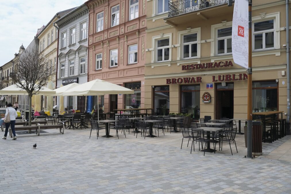 Przed lokalami na deptaku i Starym Mieście stoją już pierwsze ogródki gastronomiczne 2 Ogródek gastronomiczny restauracji Browar Lublin na deptaku