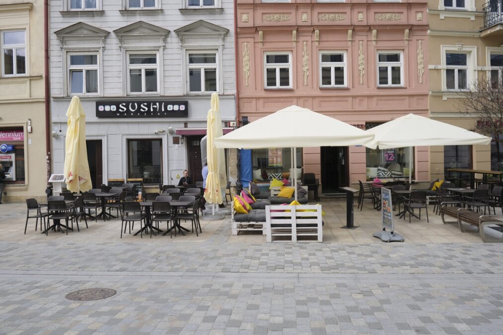 Przed lokalami na deptaku i Starym Mieście stoją już pierwsze ogródki gastronomiczne 3 Ogródki gastronomiczne restauracji Bobby Burger i Sushi Warsztat na deptaku