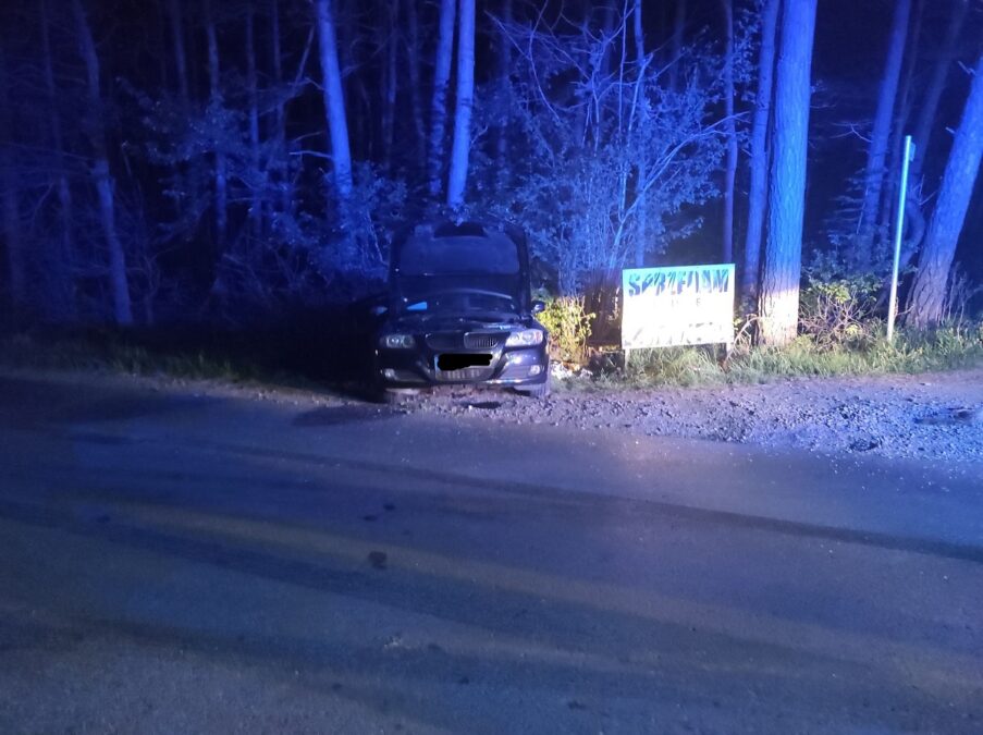 Pijany kierowca BMW uderzył na łuku drogi w BMW, którym podróżowała 31-latka w ciąży 5 Zderzenie dwóch BMW w miejscowości Borzechów Kolonia