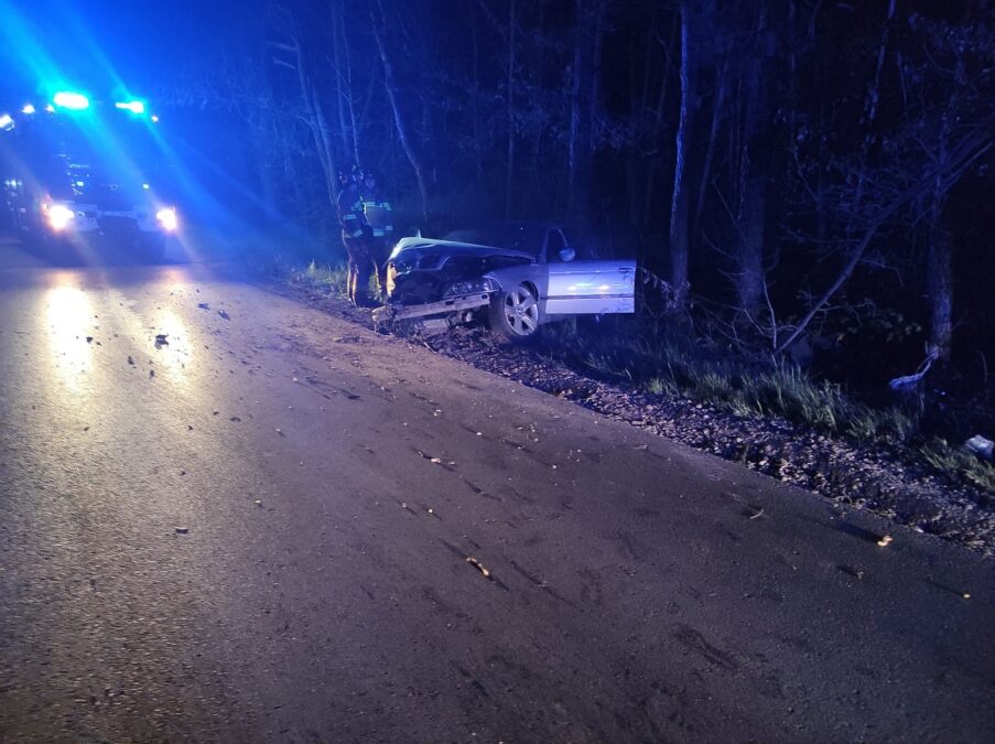 Pijany kierowca BMW uderzył na łuku drogi w BMW, którym podróżowała 31-latka w ciąży 3 Zderzenie dwóch BMW w miejscowości Borzechów Kolonia
