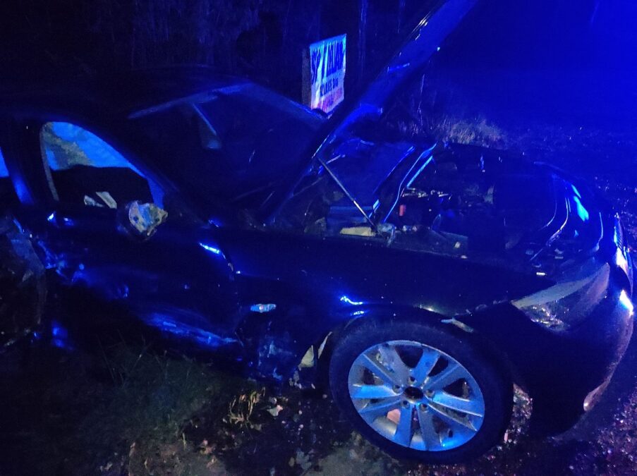Pijany kierowca BMW uderzył na łuku drogi w BMW, którym podróżowała 31-latka w ciąży 1 Zderzenie dwóch BMW w miejscowości Borzechów Kolonia