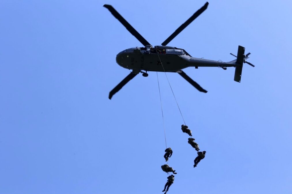 Zagadka rozwiązana. Wiemy, dlaczego od kilku dni nad Lublinem lata śmigłowiec 2 Policyjny śmigłowiec Black Hawk nad Lublinem