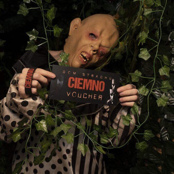 Zaginiony kufer poszukiwany – potwory z Domu Strachu Ciemno pilnie proszą o pomoc!!! 2 Voucher do Domu Strachu Ciemno