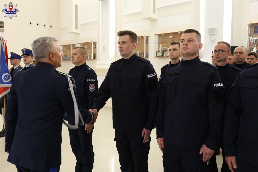 Nowi policjanci złożyli ślubowanie w Lublinie. W szeregi wstąpiło 70 nowych funkcjonariuszy 3 Ślubowanie nowych funkcjonariuszy w Lublinie