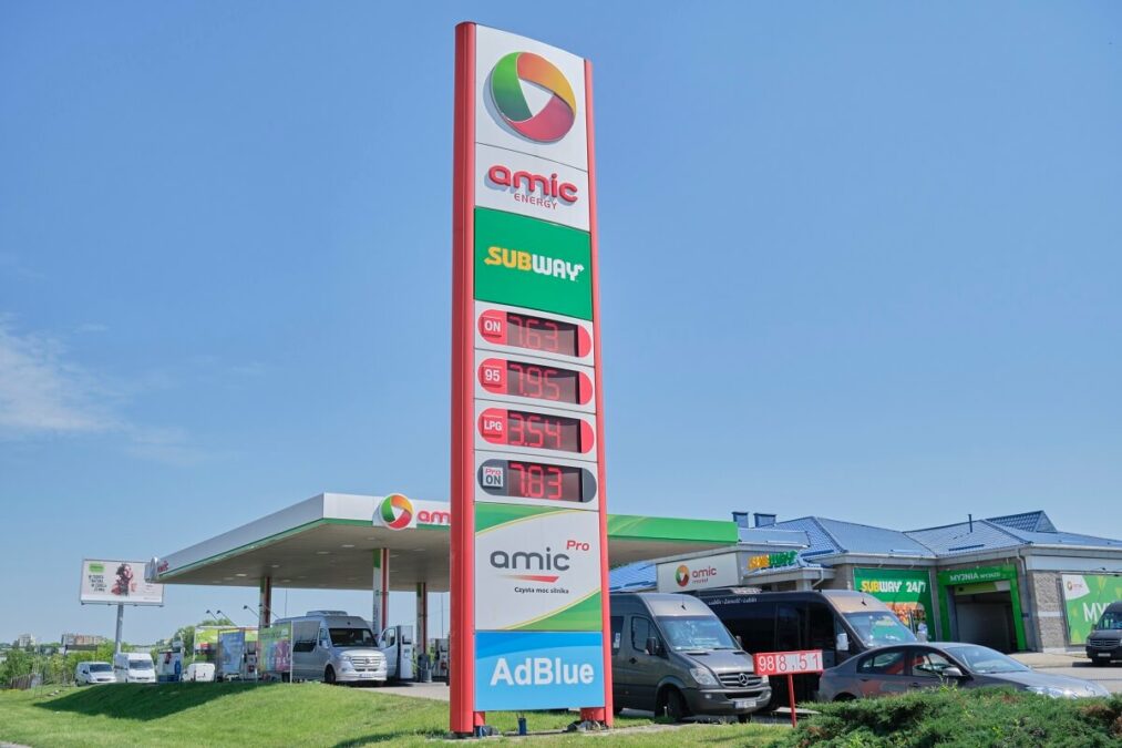 Benzyna Pb95 już prawie po 8 zł na stacjach paliw w centrum Lublina 2 Cena benzyny Pb95 na AMIC Energy - 7,95 zł/l, 09.06.2022
