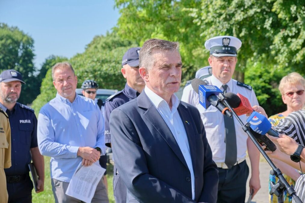 „Bezpieczne Wakacje 2022”. Służby wojewody w gotowości. Wzmożone kontrole na drogach i kąpieliskach 1 Wojewoda lubelski Lech Sprawka