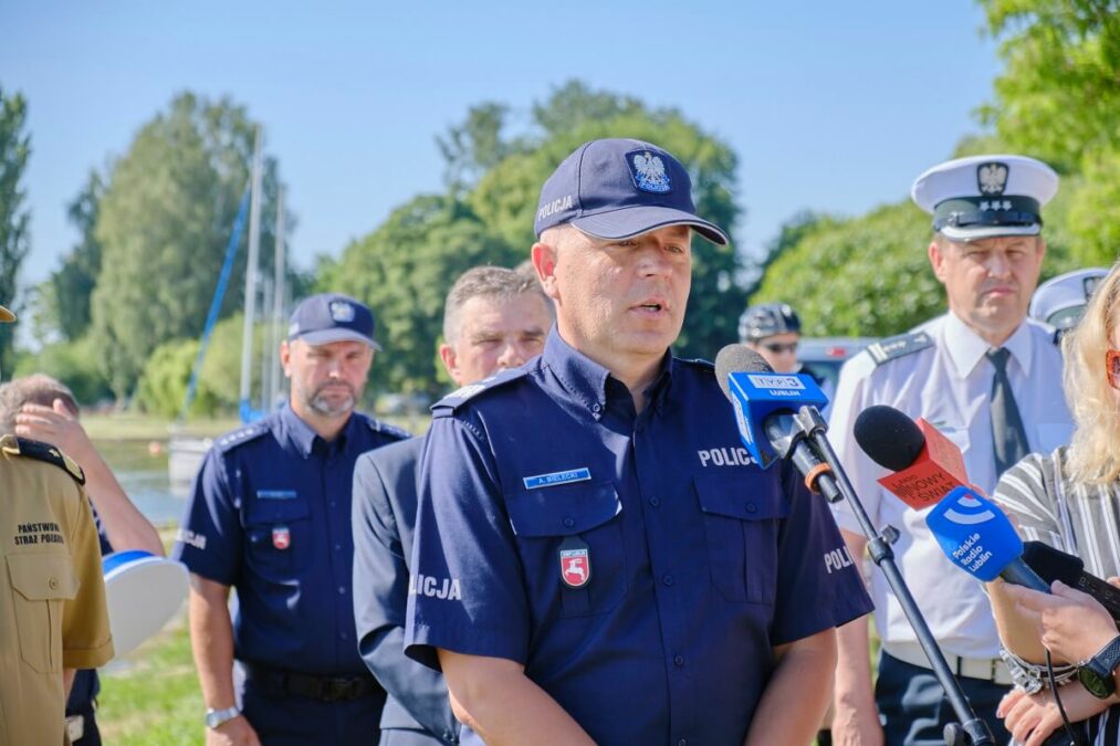 „Bezpieczne Wakacje 2022”. Służby wojewody w gotowości. Wzmożone kontrole na drogach i kąpieliskach 2 Komendant wojewódzki Policji w Lublinie nadinsp. Artur Bielecki