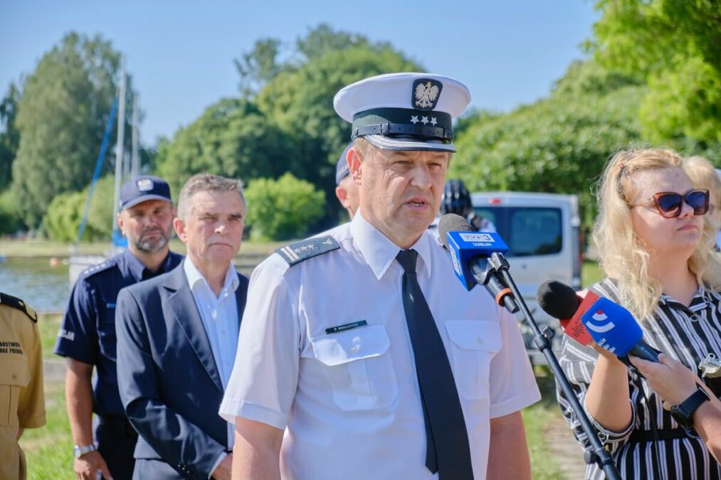 „Bezpieczne Wakacje 2022”. Służby wojewody w gotowości. Wzmożone kontrole na drogach i kąpieliskach 3 Lubelski wojewódzki inspektor transportu drogowego Piotr Winiarski