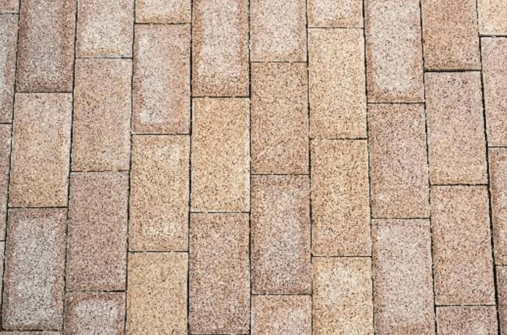Jak, kiedy i czym impregnować kostkę brukową? 4 kostka brukowa
