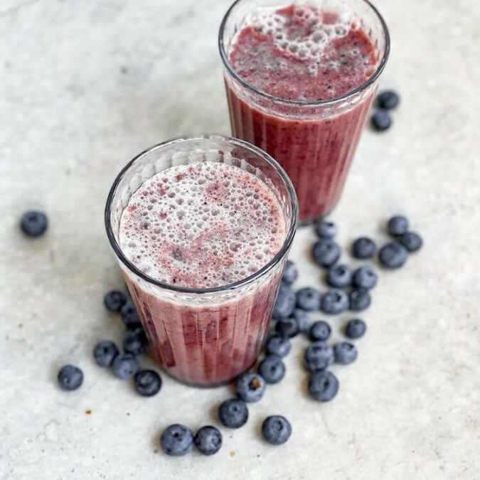 Shake, zdrowy koktail w kilka minut - przepisy na koktaile od dietetyka 2 Shake jagodowy ze skyrem