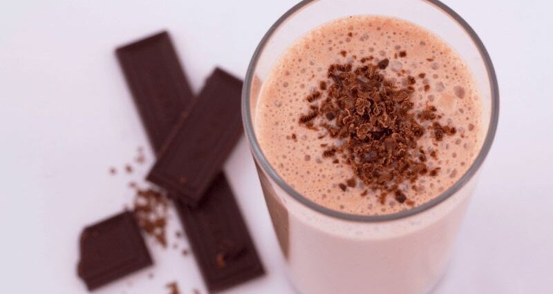 Shake, zdrowy koktail w kilka minut - przepisy na koktaile od dietetyka 1 Shake Snickers