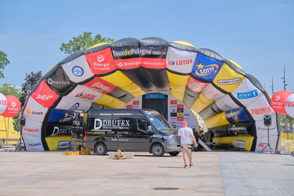 Meta pierwszego etapu Tour de Pologne w centrum Lublina. Ostatni podjazd wyłoni zwycięzcę 2 Ceremonia dekoracji zawodników na placu Litewskim