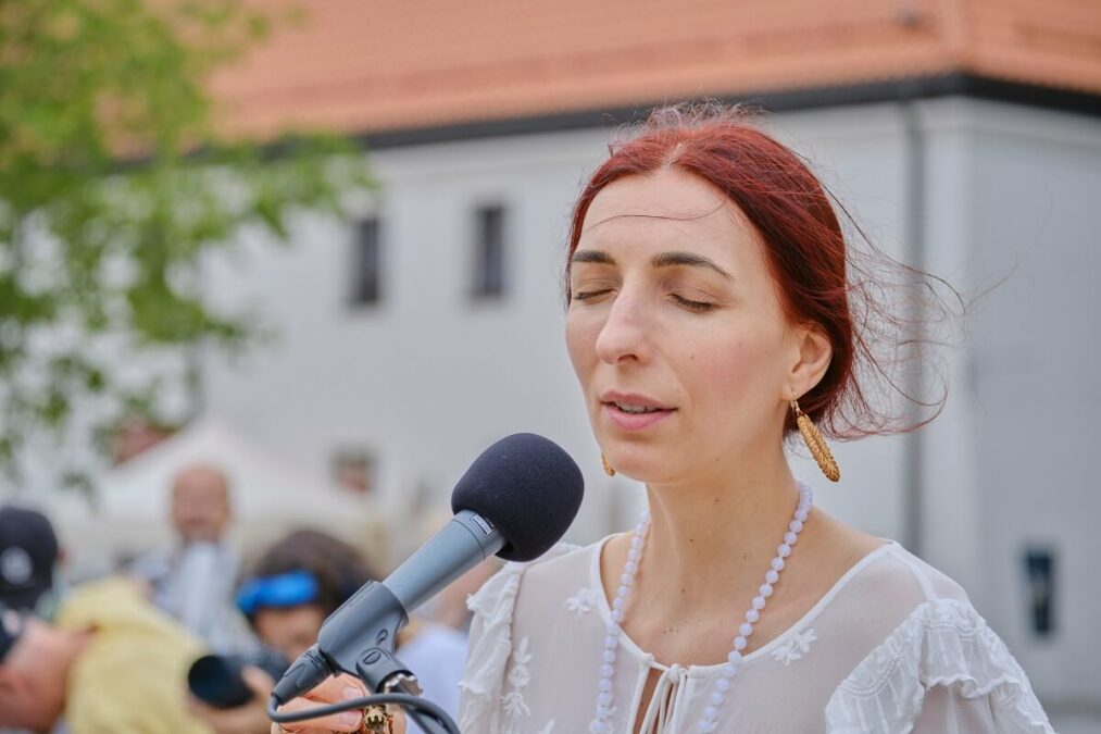 Próbowali pobić rekord na największą lekcję jogi w Polsce. Na placu Litewskim ćwiczyło 199 osób 70 największa lekcja jogi lublin
