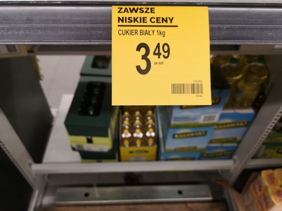 Problemy z cukrem — braki w sklepach. Biedronka wprowadziła limit na cukier - 10 kg na paragon 1 Brak cukru w Biedronce
