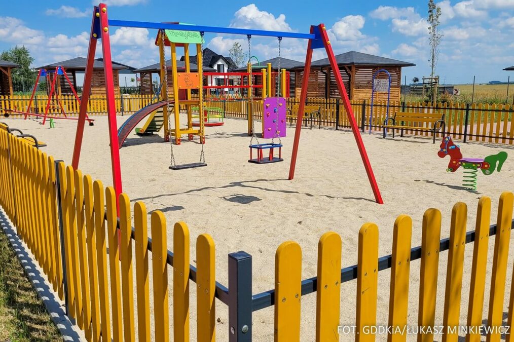 Kierowcy mogą już korzystać z nowych MOP-ów przy S12/S17 3 MOP Bystrzejowice plac zabaw S12/S17