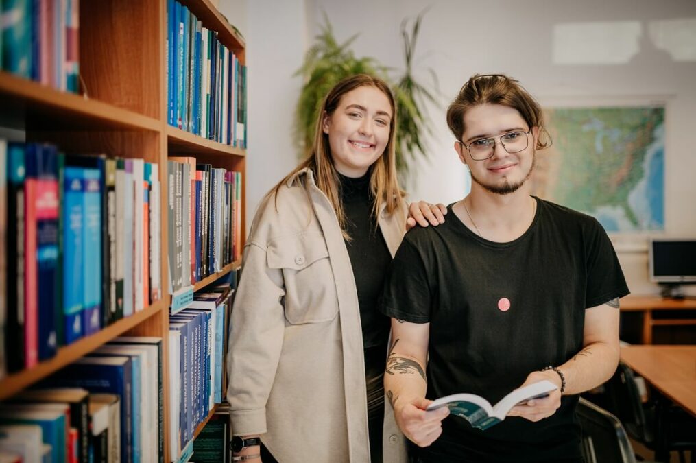 Akademia Zamojska – 8 nowych kierunków czeka na Ciebie! 2 W pełni wyposażona bibliotek i czytelnia
