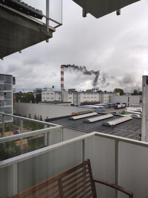 Czarny dym z komina Elektrociepłowni Wrotków zaniepokoił mieszkańców Lublina. Co się dzieje? 1 Czarny dym z komina Elektrociepłowni Lublin-Wrotków