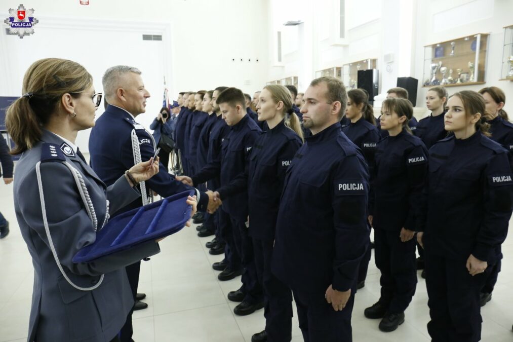 Nowi funkcjonariusze wstąpili w szeregi lubelskiej policji. Uroczyste ślubowanie złożyło 30 młodych adeptów 3 Ślubowanie nowych policjantów w Lublinie