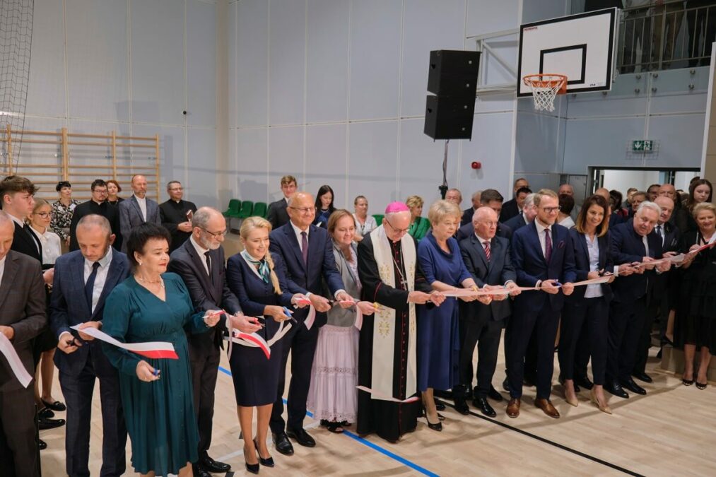 Inauguracja roku szkolnego w Lublinie. Licealiści dostali nowoczesną halę sportową i boiska. Zdjęcia z uroczystości 3 Inauguracja roku szkolnego w Staszicu