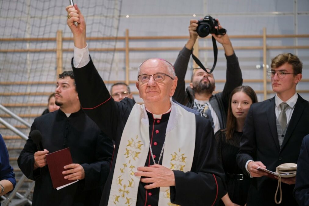 Inauguracja roku szkolnego w Lublinie. Licealiści dostali nowoczesną halę sportową i boiska. Zdjęcia z uroczystości 4 Inauguracja roku szkolnego w Staszicu