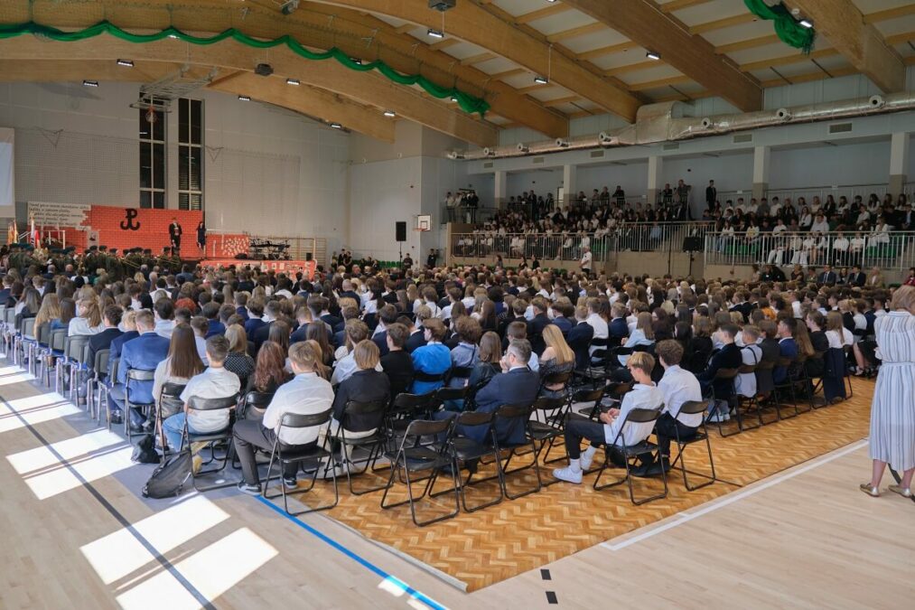 Inauguracja roku szkolnego w Lublinie. Licealiści dostali nowoczesną halę sportową i boiska. Zdjęcia z uroczystości 9 Inauguracja roku szkolnego w Staszicu