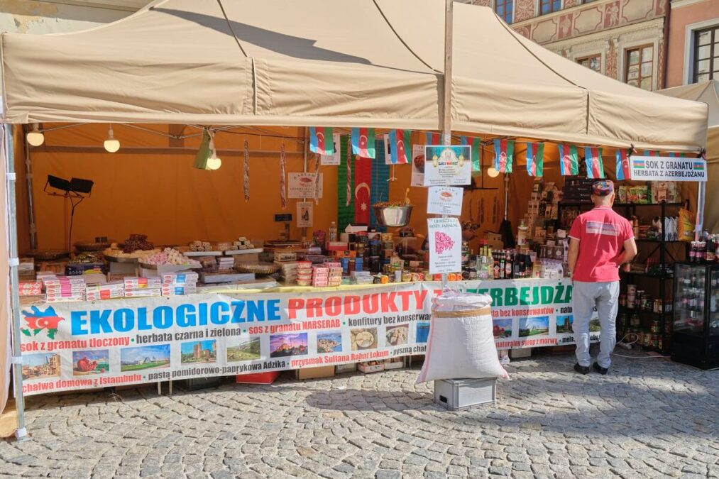 Pajda ze smalcem, tradycyjne wędliny, baklava i inne przysmaki. Trwa Europejski Festiwal Smaku 2022 12 Ekologiczne produkty z Azerbejdżanu - Europejski Festiwal Smaku 2022