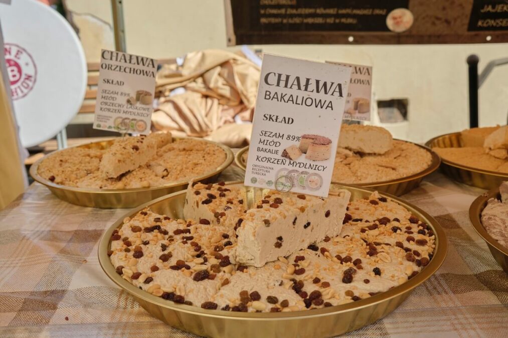 Pajda ze smalcem, tradycyjne wędliny, baklava i inne przysmaki. Trwa Europejski Festiwal Smaku 2022 13 Chałwa - Europejski Festiwal Smaku 2022