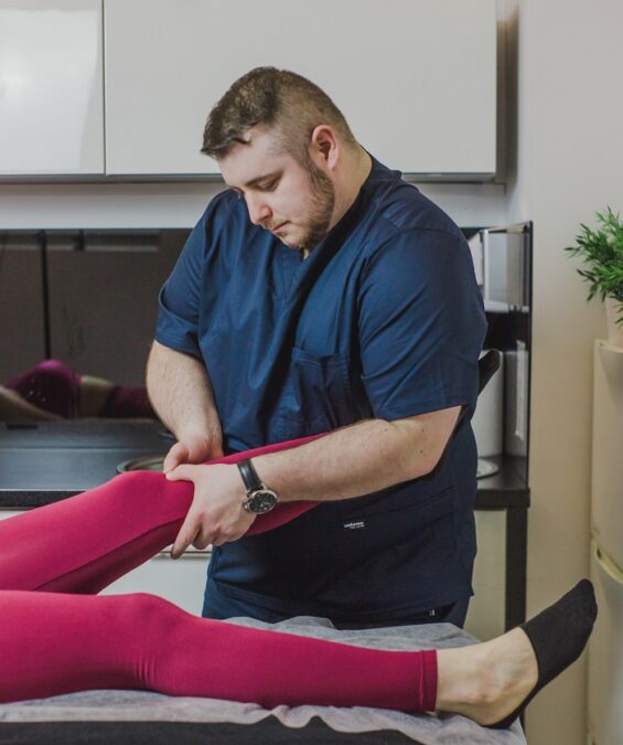 Ból kości, stawów a może mięśni? Pozbądź się go raz na zawsze! Skuteczny fizjoterapeuta w Lublinie 1 Fizjoterapeuta mgr Łukasz Pietrzyk z Gabinetu Fizjoterapii i Osteopatii Fizjo One