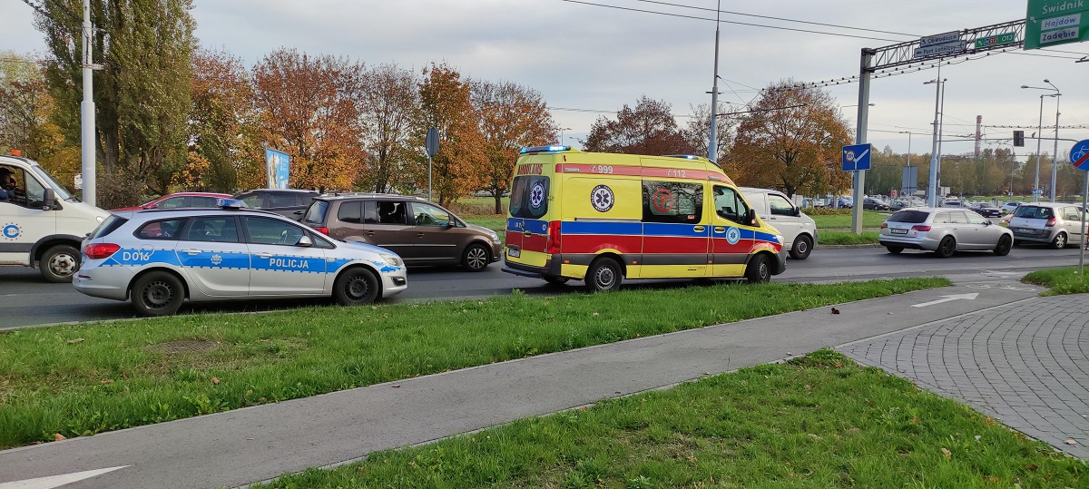 Groźny karambol na al. Andersa. Pięć aut rozbitych, tworzą się korki 2 Karambol pięciu aut na al. Andersa w Lublinie