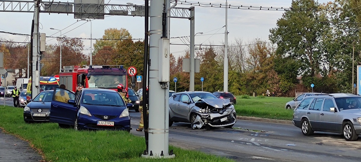Groźny karambol na al. Andersa. Pięć aut rozbitych, tworzą się korki 3 Karambol pięciu aut na al. Andersa w Lublinie