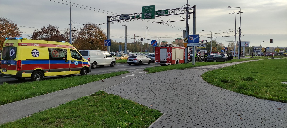 Groźny karambol na al. Andersa. Pięć aut rozbitych, tworzą się korki 1 Karambol pięciu aut na al. Andersa w Lublinie