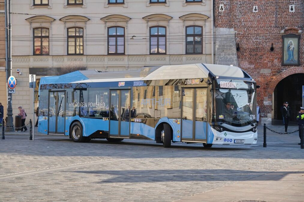 Lublin testuje autobus wodorowy. Na jednym tankowaniu może przejechać nawet 500 km 1 Autobus wodorowy Arthur Bus na testach w Lublinie