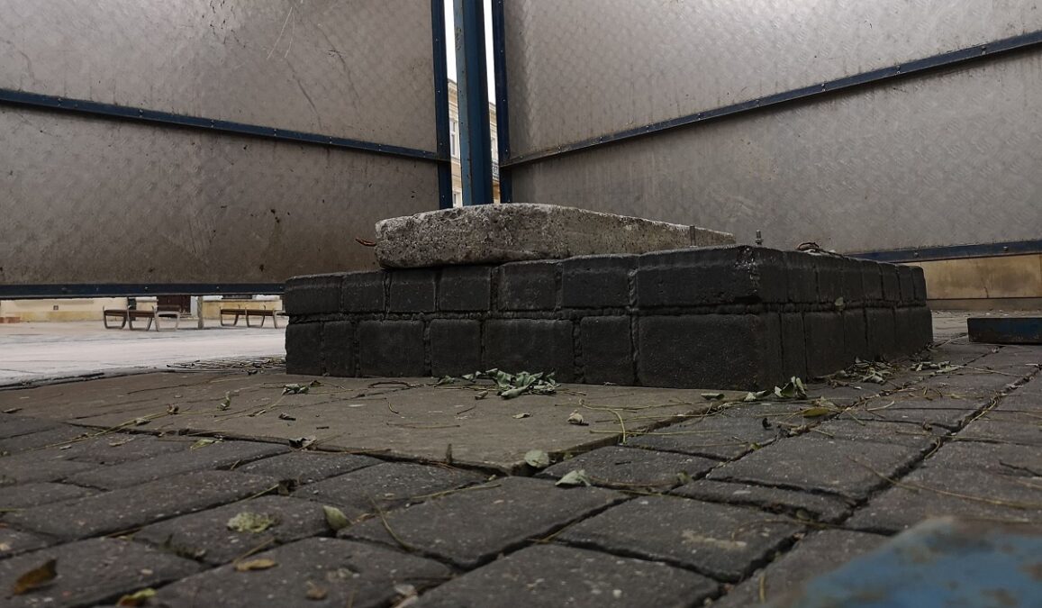 Koziołek zniknął z deptaka. Kilka dni wcześniej wjechał w niego młody kierowca, uszkadzając jego nogę 5 koziołek z deptaka wróci na swoje miejsce wiosną