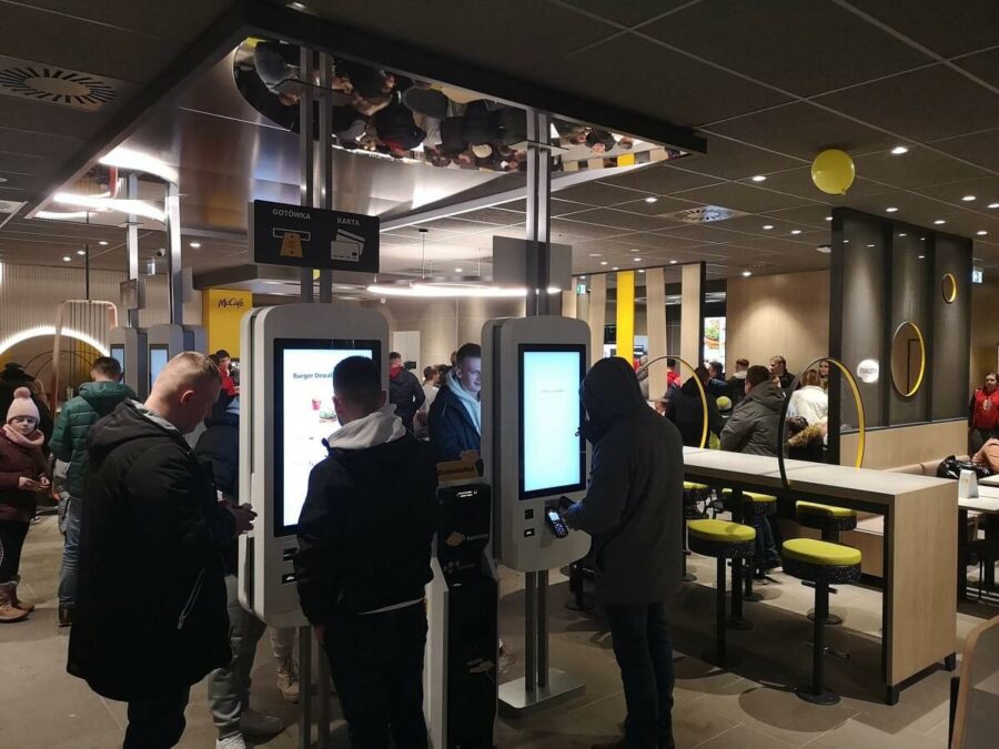 Kraśnik doczekał się swojego McDonalds'a. Tłumy klientów w dniu otwarcia 6 tłumy na otwarciu McDonalds Kraśnik