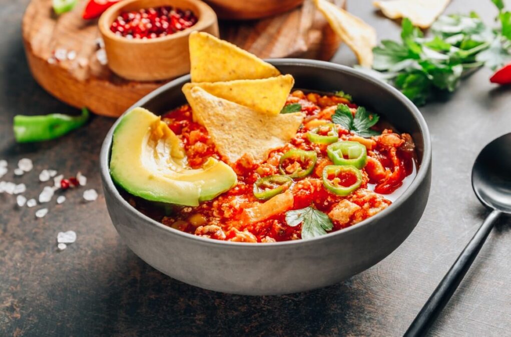 Przewodnik po przygotowaniach do karnawału. Co zrobić do jedzenia? 2 Chili con carne