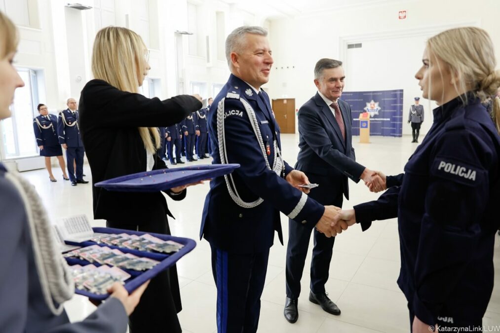 Pierwsze w tym roku ślubowanie nowych policjantów. W szeregi lubelskiego garnizonu wstąpiło 85 funkcjonariuszy 9 ślubowanie nowych policjantów lublin styczeń 2023