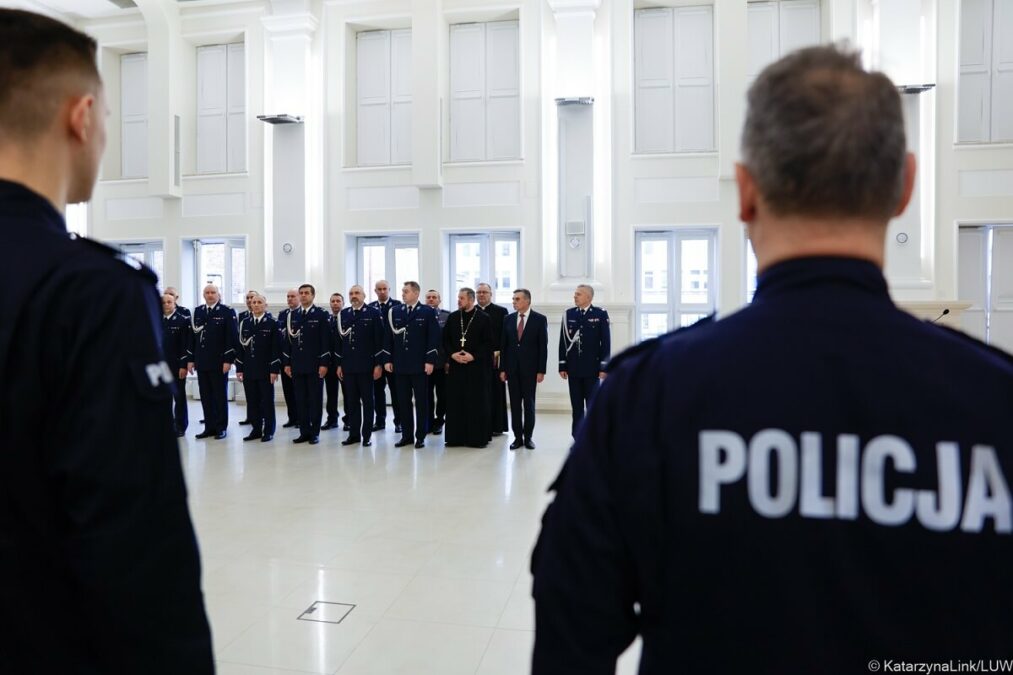 Pierwsze w tym roku ślubowanie nowych policjantów. W szeregi lubelskiego garnizonu wstąpiło 85 funkcjonariuszy 1 ślubowanie nowych policjantów lublin styczeń 2023