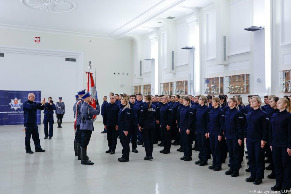 Pierwsze w tym roku ślubowanie nowych policjantów. W szeregi lubelskiego garnizonu wstąpiło 85 funkcjonariuszy 4 ślubowanie nowych policjantów lublin styczeń 2023