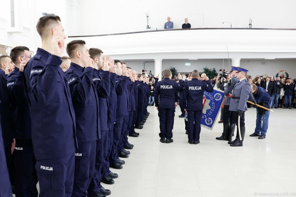 Pierwsze w tym roku ślubowanie nowych policjantów. W szeregi lubelskiego garnizonu wstąpiło 85 funkcjonariuszy 5 ślubowanie nowych policjantów lublin styczeń 2023