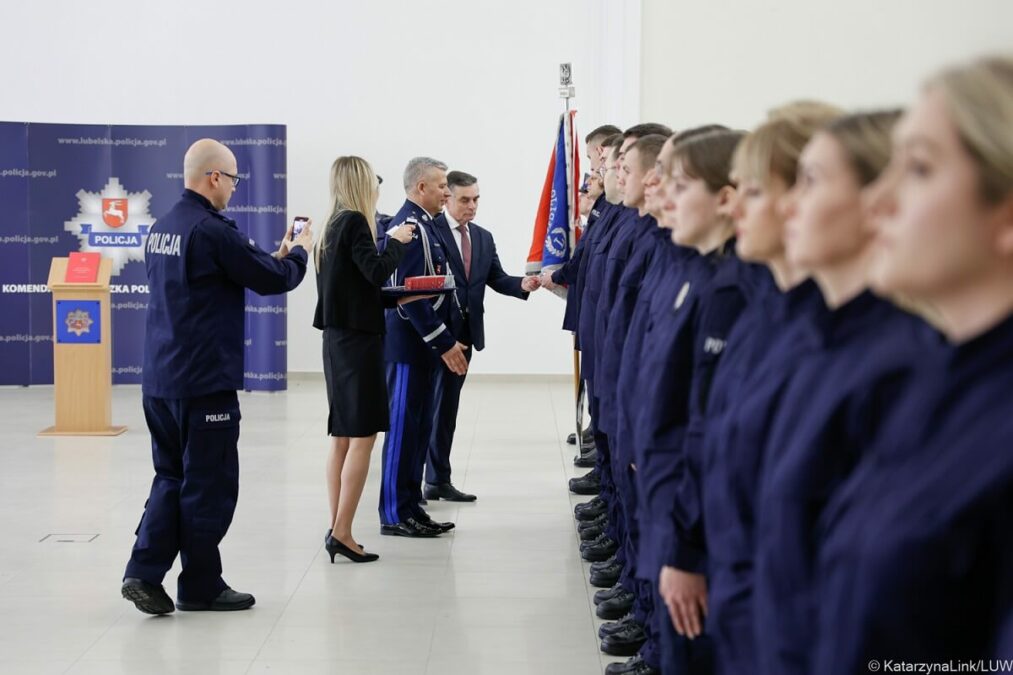 Pierwsze w tym roku ślubowanie nowych policjantów. W szeregi lubelskiego garnizonu wstąpiło 85 funkcjonariuszy 7 ślubowanie nowych policjantów lublin styczeń 2023