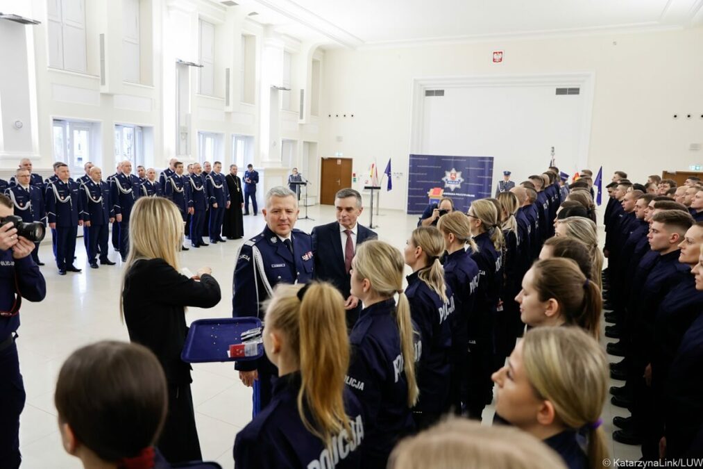 Pierwsze w tym roku ślubowanie nowych policjantów. W szeregi lubelskiego garnizonu wstąpiło 85 funkcjonariuszy 8 ślubowanie nowych policjantów lublin styczeń 2023