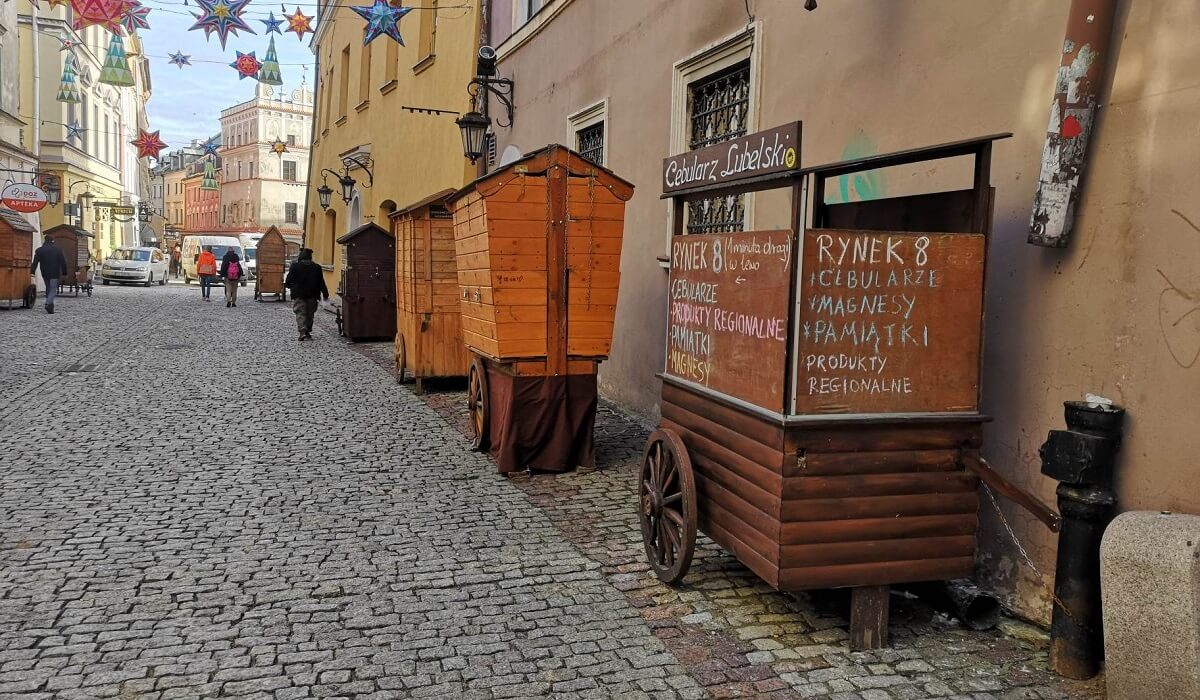Lublin coraz chętniej wybierany przez turystów. Miasto odwiedziło ponad 560 tys. podróżnych krajowych i zagranicznych 2 Stoiska handlowe na Starym Mieście w Lublinie