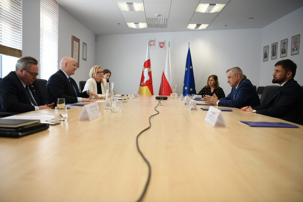 Ambasador Słowenii z oficjalną wizytą w Lublinie 2 Spotkanie delegacja ze Słowenii z marszałkiem Jarosławem Stawiarskim