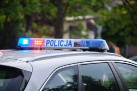 radiowoz policji na sygnalach