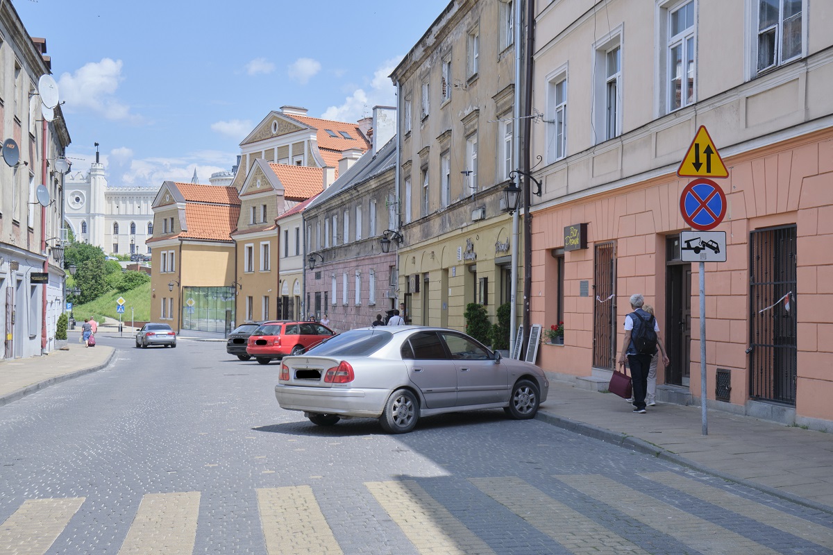 W nocy postawili znaki, rano pojawili się strażnicy z lawetami. ZDiM wprowadził zmiany, ale nie poinformował mieszkańców 1 Nowa organizacja ruchu na ul. Kowalskiej - znaki B-36 i T-24
