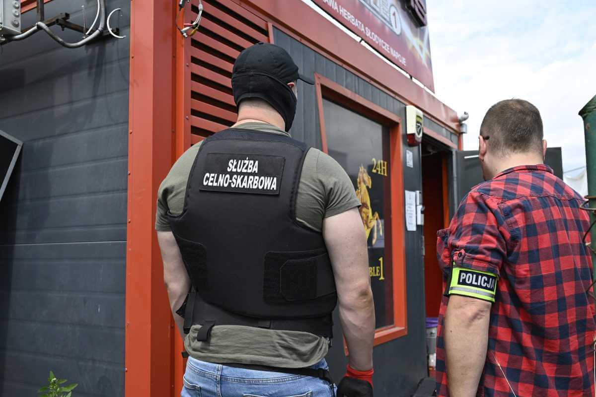 Nielegalny hazard odjechał na ciężarówce. Automaty przy ul. Abramowickiej zamknięte. Wideo z akcji 3 Kas zajmuje automaty w Lublinie
