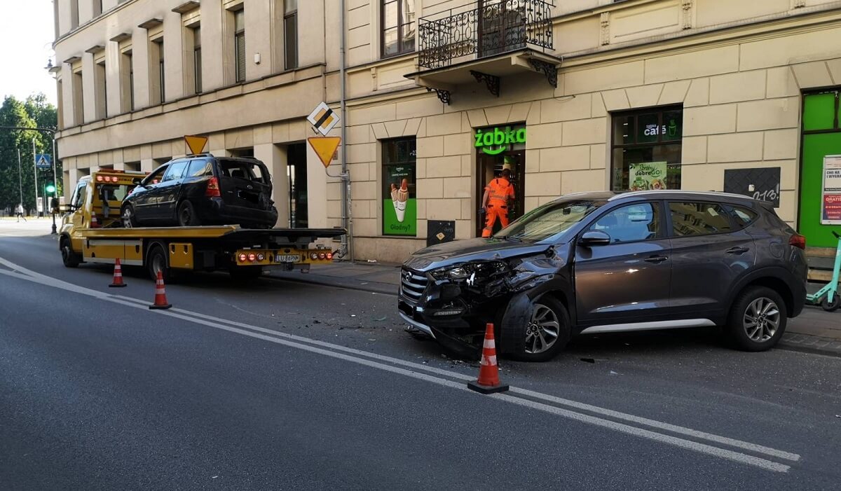 Poranna kolizja w centrum Lublina. Sprawca zdarzenia był nietrzeźwy 3 Kolizja toyoty z hyundaiem na ul. Kołłątaja
